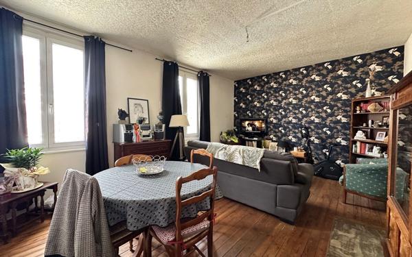 Immeuble à vendre    9 pièces • 200 m2 Roye