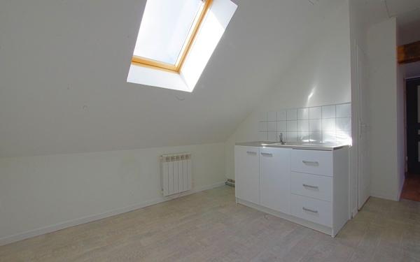 Immeuble à vendre    9 pièces • 200 m2 Roye