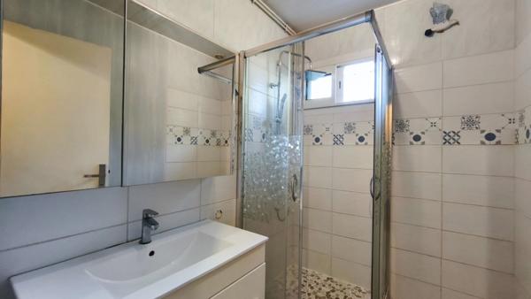 Maison de 76.83 m² - 3 chambres avec véranda et garage de 15,83m² – Terrain de 782 m² – DPE D