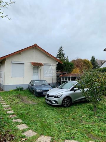 Maison Le Mesnil Le Roi - Maison a rénover €399 000 ** - Référence 4295
