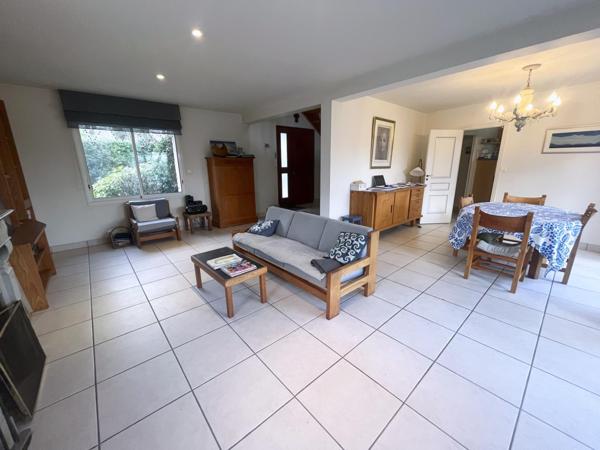 Maison de famille située à quimper avec sous sol et garage