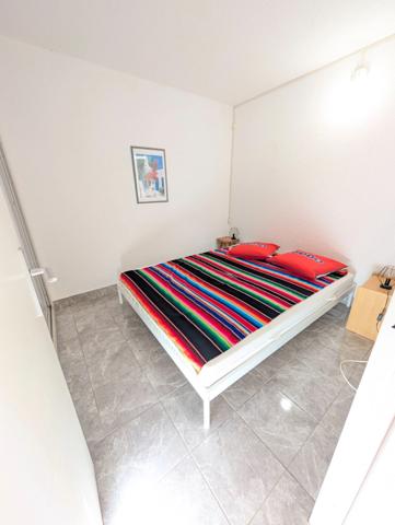 Pinède. Appartement 2 pièces en rez-de-jardin