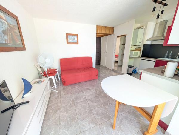 Pinède. Appartement 2 pièces en rez-de-jardin