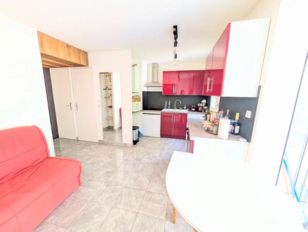 Pinède. Appartement 2 pièces en rez-de-jardin