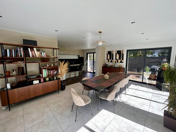 Maison Poissy 180 m2 en bordure de forêt de Saint Germain en Laye €749 000 ** - Référence 9191