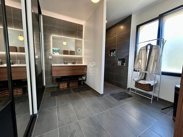 Maison Poissy 180 m2 en bordure de forêt de Saint Germain en Laye €749 000 ** - Référence 9191
