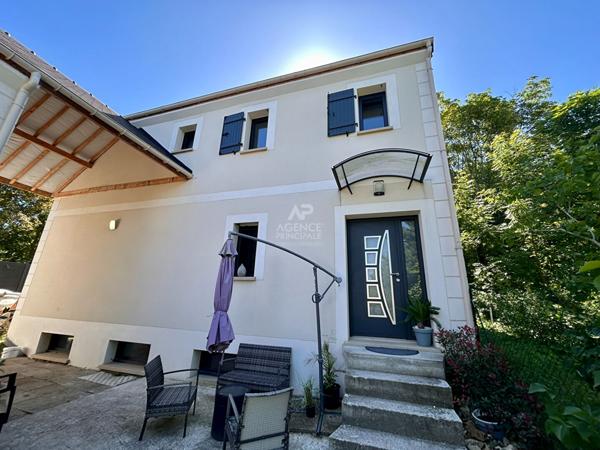 Maison Poissy 180 m2 en bordure de forêt de Saint Germain en Laye €749 000 ** - Référence 9191