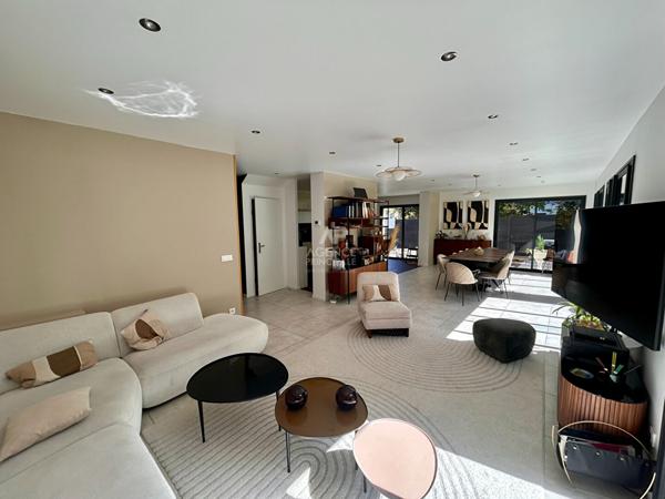 Maison Poissy 180 m2 en bordure de forêt de Saint Germain en Laye €749 000 ** - Référence 9191