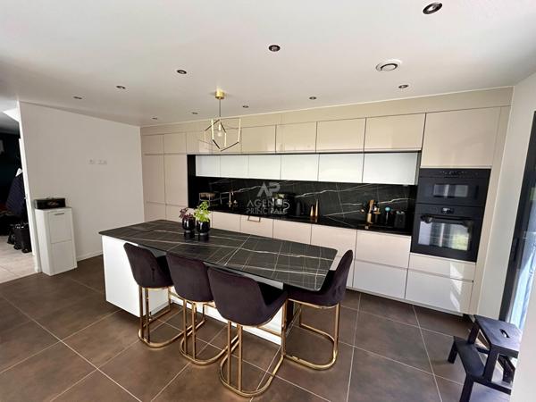 Maison Poissy 180 m2 en bordure de forêt de Saint Germain en Laye €749 000 ** - Référence 9191