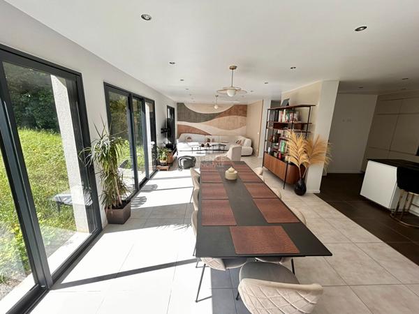 Maison Poissy 180 m2 en bordure de forêt de Saint Germain en Laye €749 000 ** - Référence 9191