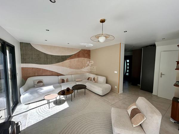 Maison Poissy 180 m2 en bordure de forêt de Saint Germain en Laye €749 000 ** - Référence 9191