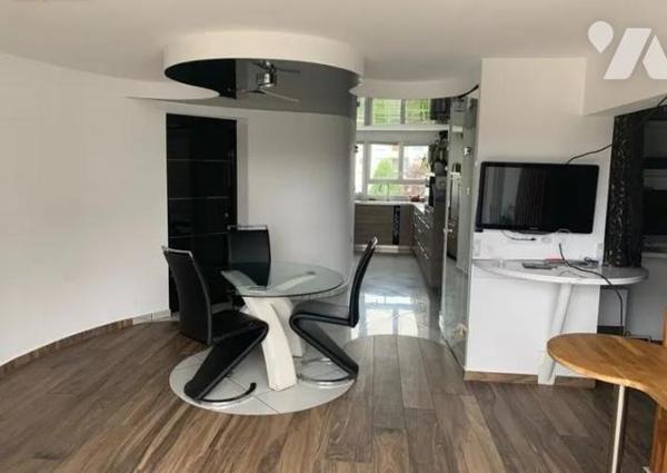 LAVAL, Appartement type 5