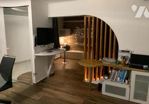 LAVAL, Appartement type 5