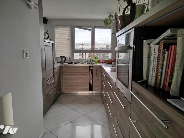 LAVAL, Appartement type 5