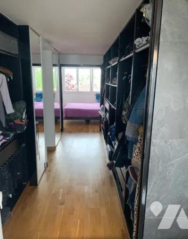 LAVAL, Appartement type 5