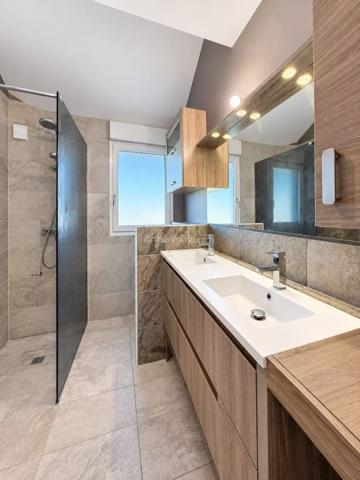 Vente                                                      Maison de village
                        
                     4 pièces                      83 m2                     à Viviers-du-Lac