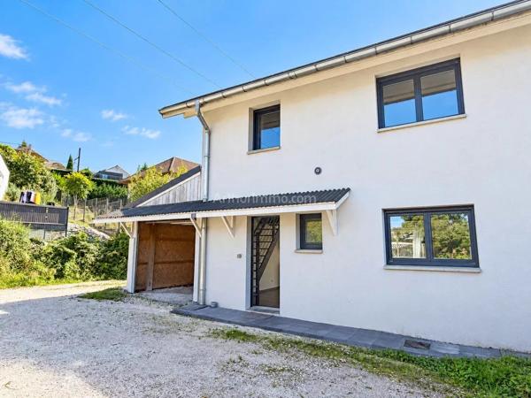 Vente                                                      Maison de village
                        
                     4 pièces                      83 m2                     à Viviers-du-Lac