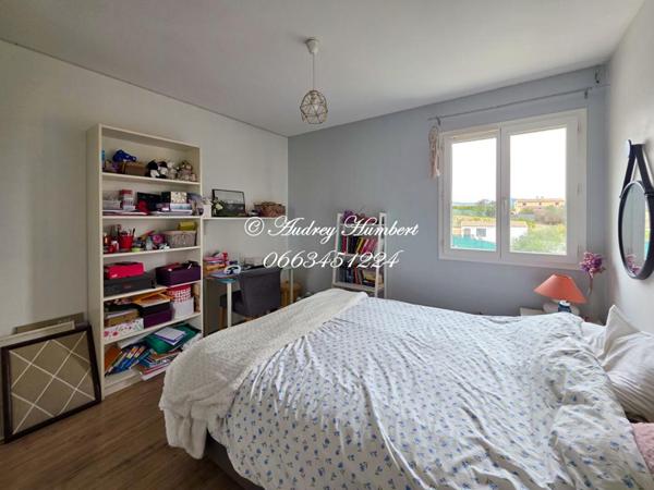 PIERREVERT, superbe VILLA T6,  récente et confortable de 147 m²  sur 1000 m² de jardin arborés avec piscine