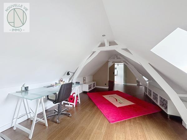 Maison
                                                                                                                                                                                                                                                                                                                        7 pièce(s)                                                                                                                                                                                                          5 chambre(s)                                                                                                                                                                                                          325  m²