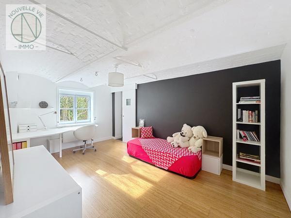Maison
                                                                                                                                                                                                                                                                                                                        7 pièce(s)                                                                                                                                                                                                          5 chambre(s)                                                                                                                                                                                                          325  m²