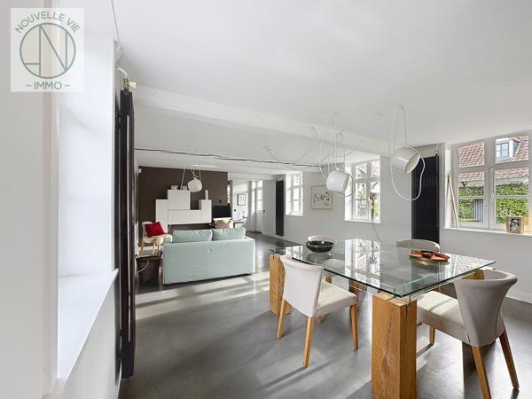 Maison
                                                                                                                                                                                                                                                                                                                        7 pièce(s)                                                                                                                                                                                                          5 chambre(s)                                                                                                                                                                                                          325  m²