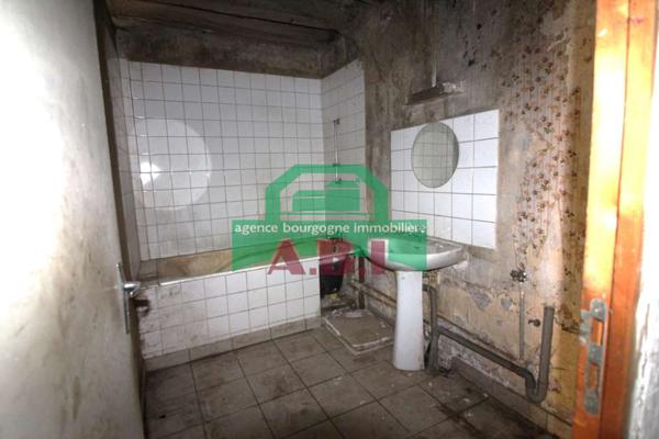58, ancien corps de Ferme indépendant - grand potentiel sur 1515m² de terrain.
