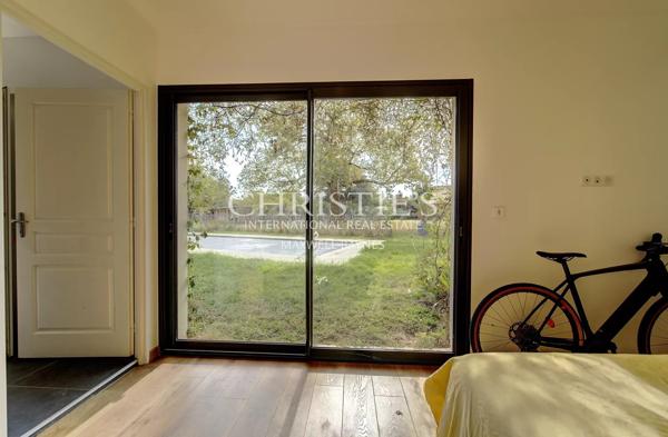 Maison en pierre rénovée avec piscine et studio à 15 min de Libourne