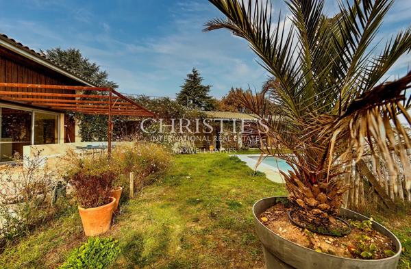 Maison en pierre rénovée avec piscine et studio à 15 min de Libourne
