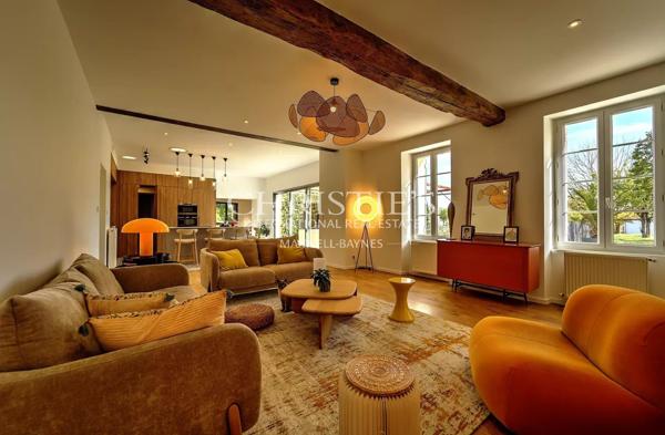 Maison en pierre rénovée avec piscine et studio à 15 min de Libourne