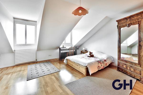 DUPLEX TOIT TERRASSE / CROIX - ROUSSE