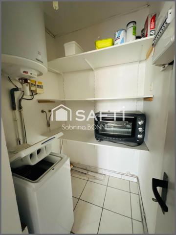 Appartement vendu meublé et équipé.