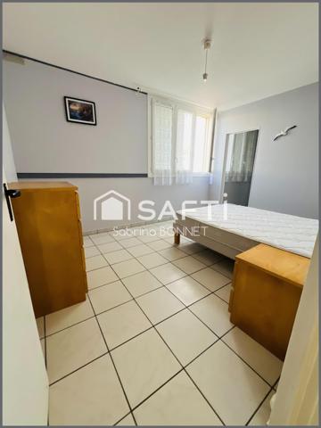 Appartement vendu meublé et équipé.