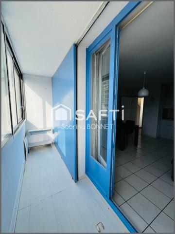 Appartement vendu meublé et équipé.