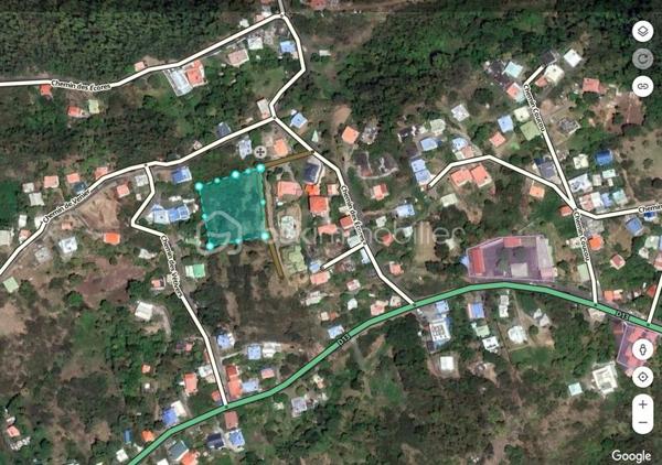 Terrain de 2 700 m²