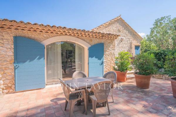Mas en pierre du XIXᵉ siècle rénové avec dépendances – Ventabren, proche Aix-en-Provence