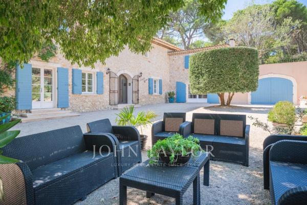 Mas en pierre du XIXᵉ siècle rénové avec dépendances – Ventabren, proche Aix-en-Provence