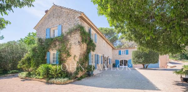 Mas en pierre du XIXᵉ siècle rénové avec dépendances – Ventabren, proche Aix-en-Provence