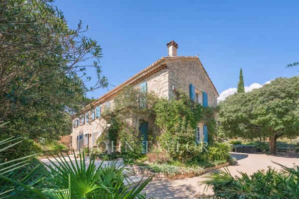 Mas en pierre du XIXᵉ siècle rénové avec dépendances – Ventabren, proche Aix-en-Provence