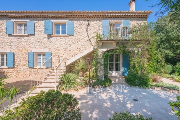Mas en pierre du XIXᵉ siècle rénové avec dépendances – Ventabren, proche Aix-en-Provence