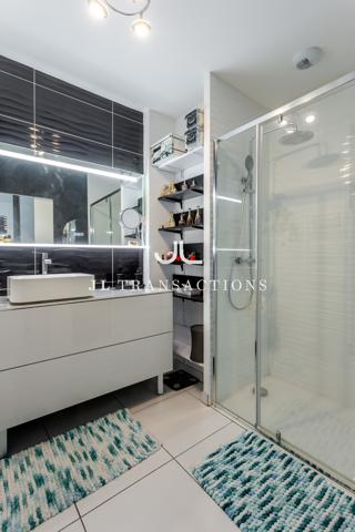 Floirac - Magnifique appartement avec terrasse de 80 m² et parkings