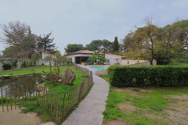 Maison contemporaine à Aubais avec piscine et studio indépendant