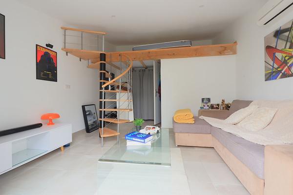 Maison contemporaine à Aubais avec piscine et studio indépendant