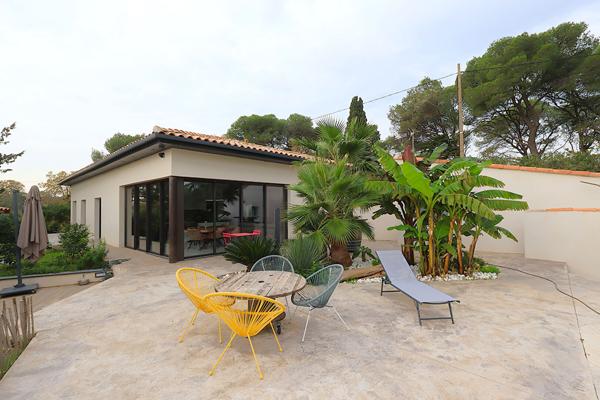Maison contemporaine à Aubais avec piscine et studio indépendant