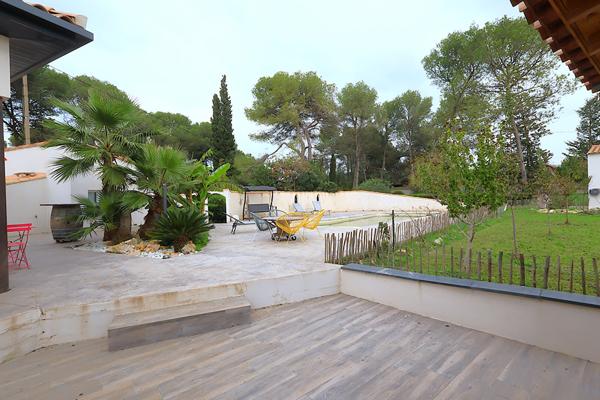 Maison contemporaine à Aubais avec piscine et studio indépendant