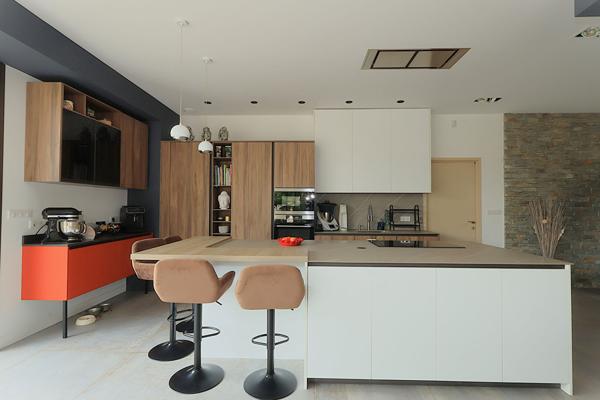 Maison contemporaine à Aubais avec piscine et studio indépendant