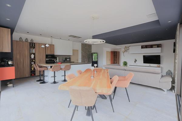 Maison contemporaine à Aubais avec piscine et studio indépendant