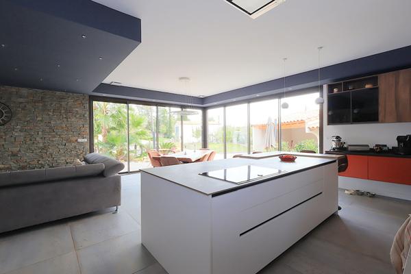 Maison contemporaine à Aubais avec piscine et studio indépendant