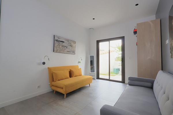Maison contemporaine à Aubais avec piscine et studio indépendant