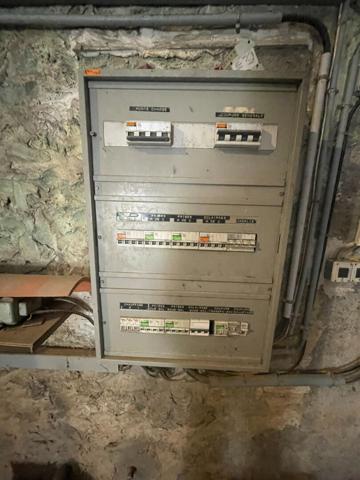 Entre LIMOUX et Carcassonne HANGAR Viticole sur son terrain