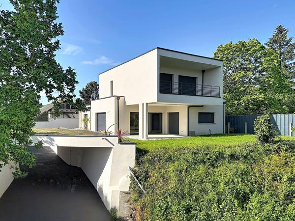 Maison contemporaine neuve à vendre à Juigné sur Loire - 4 chambres dont vie de plain-pied avec jardin et vue sur la campagne